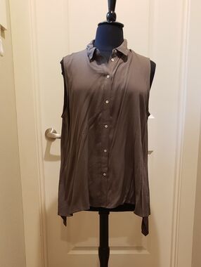 Sleeveless Button-Front Blouse - Gray